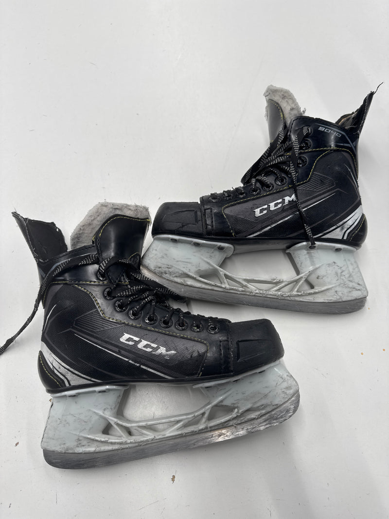 Load image into Gallery viewer, Used CCM Tacks 9040 Ice Hockey Skates, Size 4
