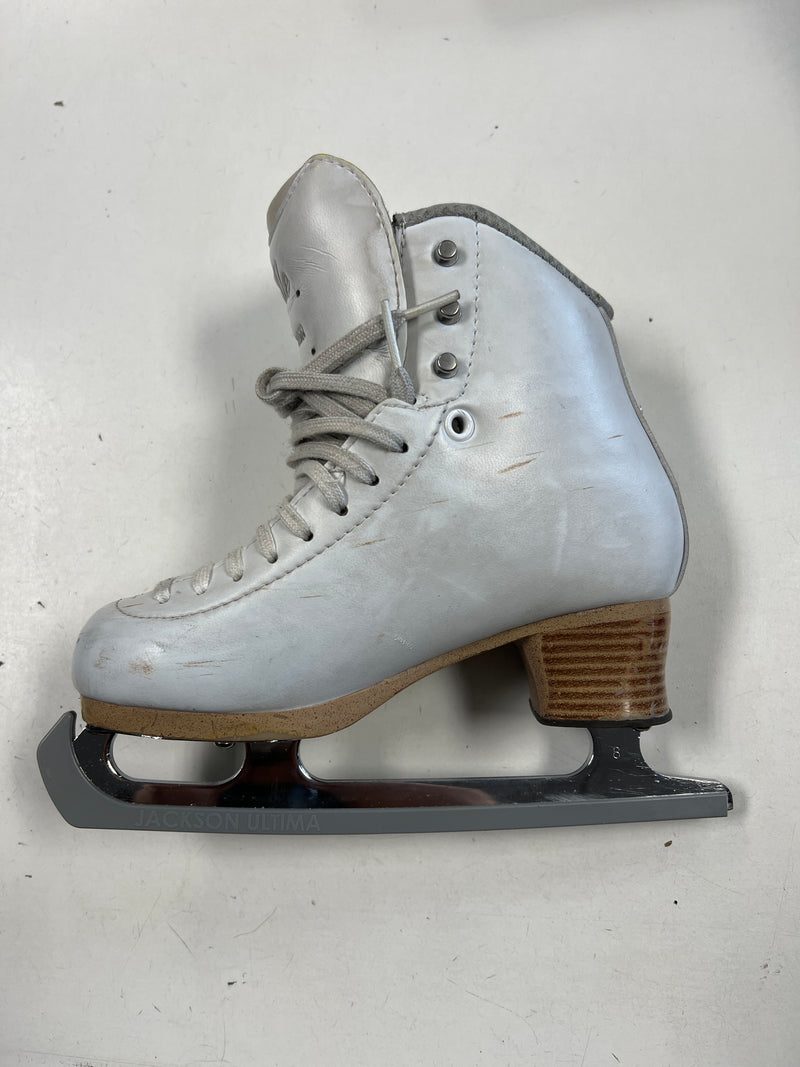 Load image into Gallery viewer, Used Jackson Elle 2131 Size 2 Figure Skates
