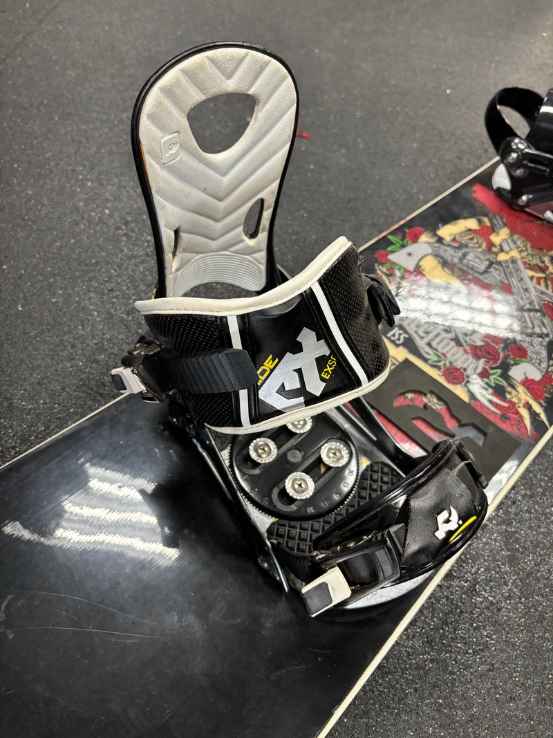 Load image into Gallery viewer, Used Ride Fleetwood Snowboard w/ Bindings
