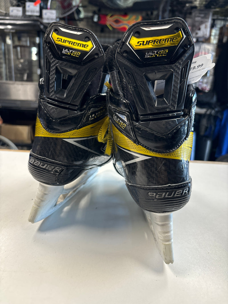 Load image into Gallery viewer, Used Bauer Supreme UltraSonic Size 4.5 Fit 1 Intermediate Hockey Skates
