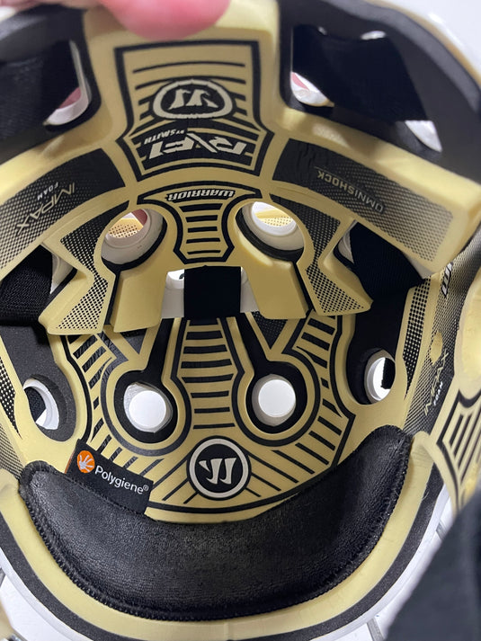 Used Warrior R/F1 YTH. Goalie Helmet