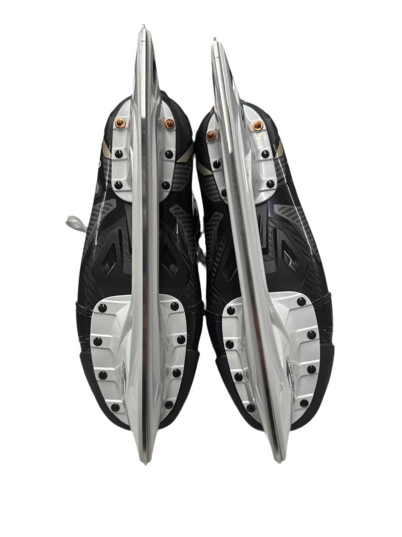 Load image into Gallery viewer, Used Like New CCM AS-570 Senior Size 9 Hockey Skates
