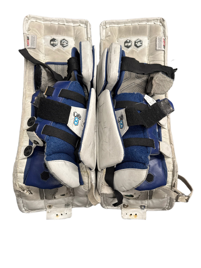 Load image into Gallery viewer, Used Vaughn Velocity VE8 jr 26+2&quot; Goalie Pads
