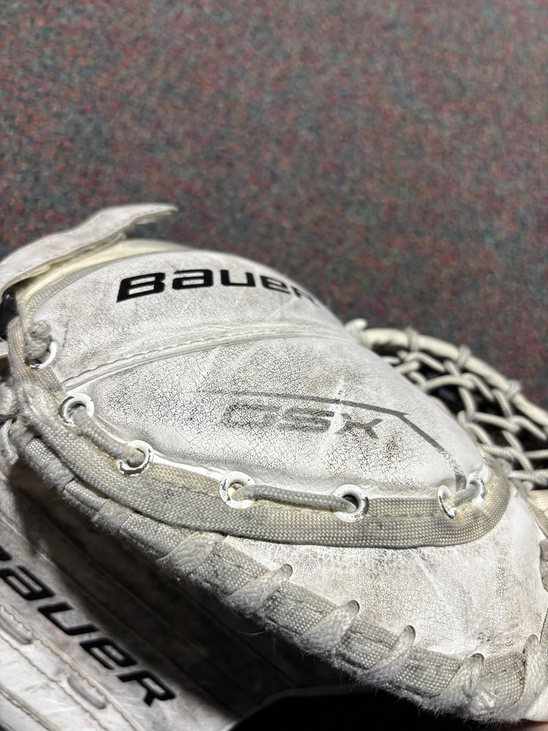 Load image into Gallery viewer, Used Bauer GSX Full Right Junior Goalie Glove
