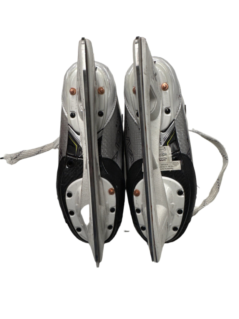 Load image into Gallery viewer, Used Bauer Vapor Hyperlite 2 Hockey Skates, Size 4.5
