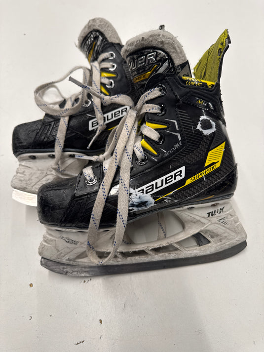 Used Bauer Supreme M4 Hockey Skate, INT 2 EE
