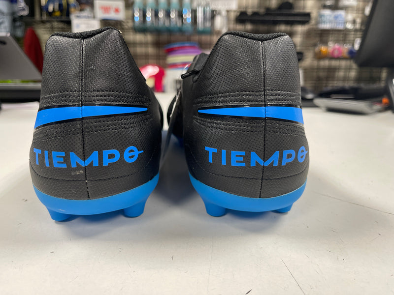 Load image into Gallery viewer, Used Like New Nike Tiempo Legend 8 Club Soccer Cleats
