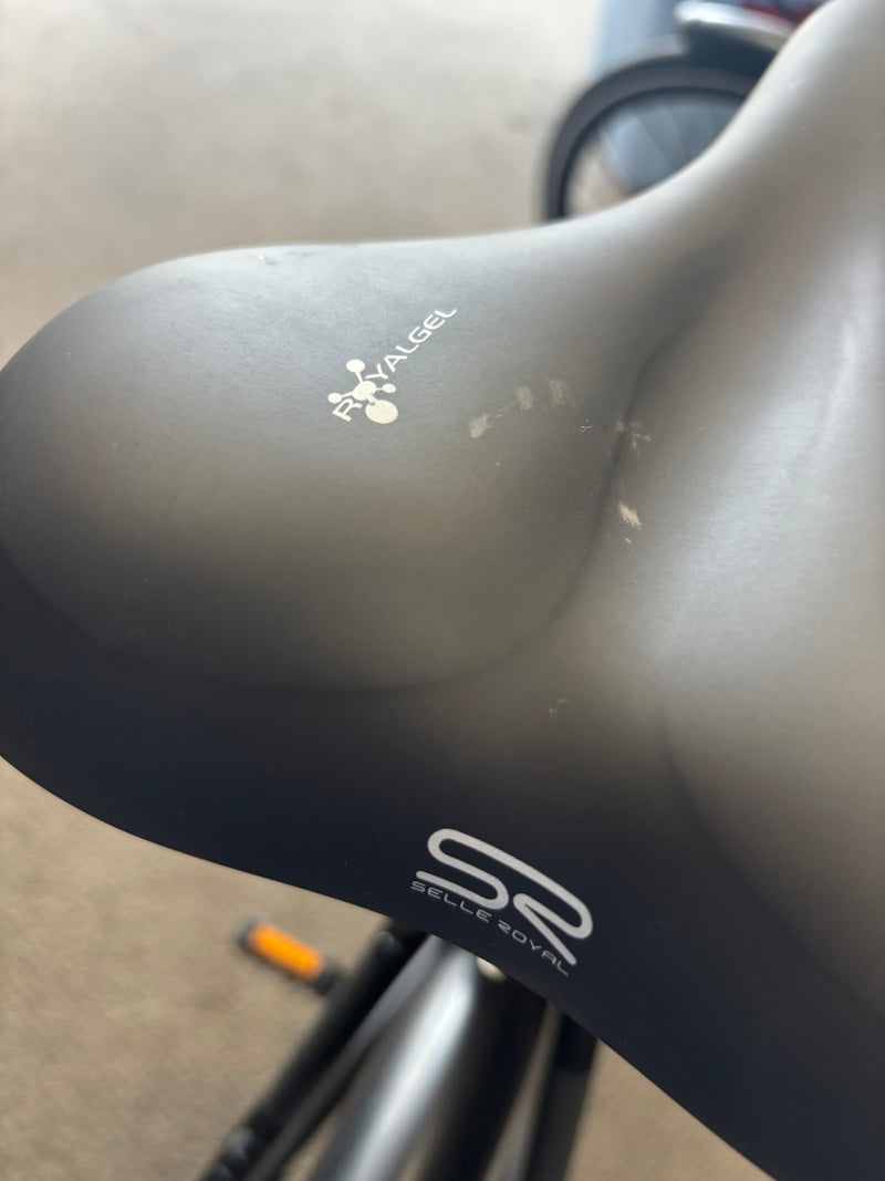 Load image into Gallery viewer, Lightly Used Priority Continuum Onyx Bicycle
