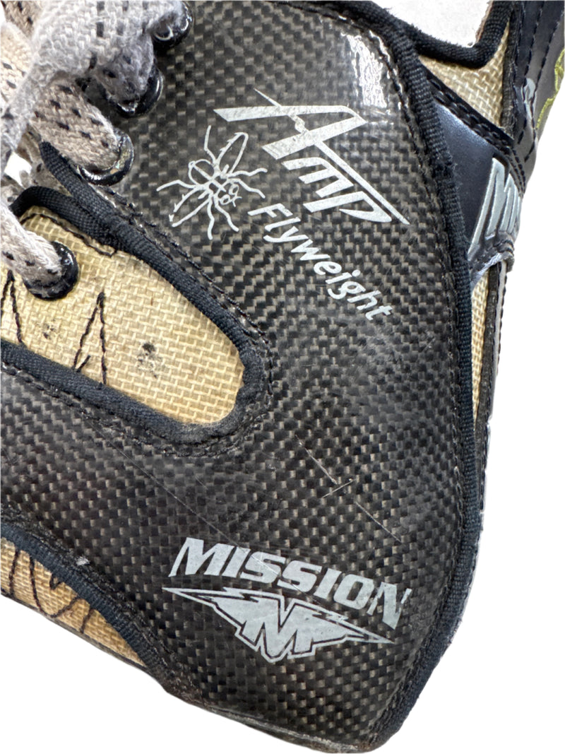 Load image into Gallery viewer, Used Mission Amp Flyweight Hockey Skates, SR 8.5
