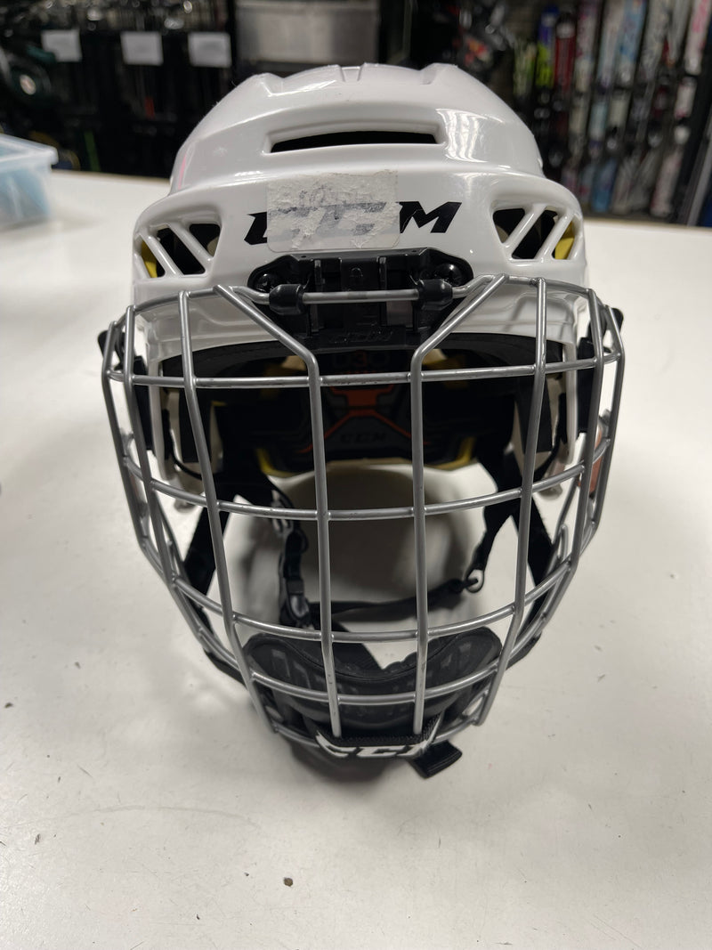 Load image into Gallery viewer, Used CCM Youth Helmet
