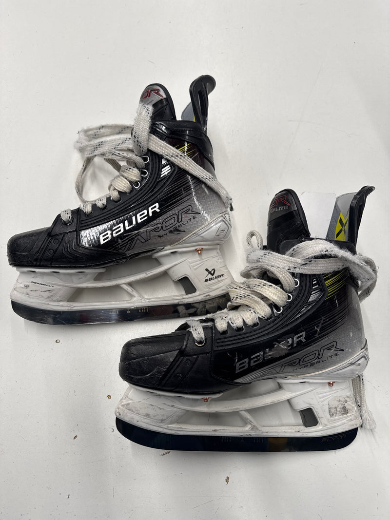 Load image into Gallery viewer, Used Bauer Vapor Hyperlite 2 Hockey Skates, Size 4.5
