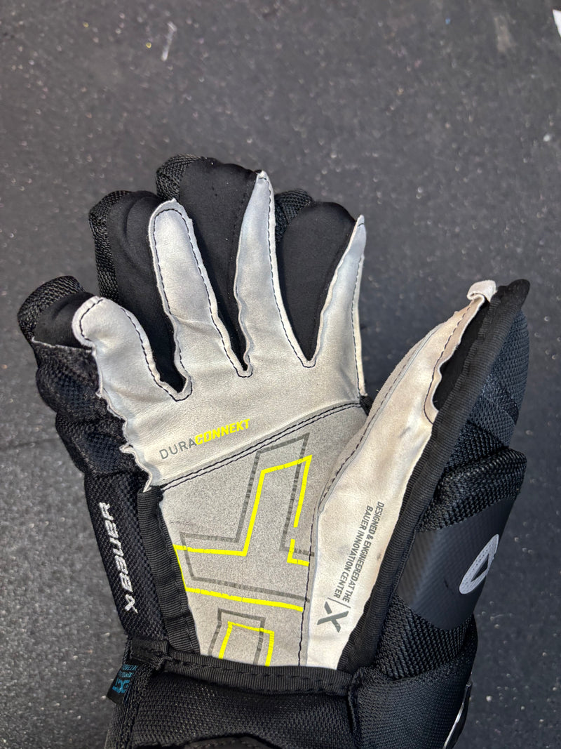 Load image into Gallery viewer, Used Bauer Vapor Hyperlite Gloves
