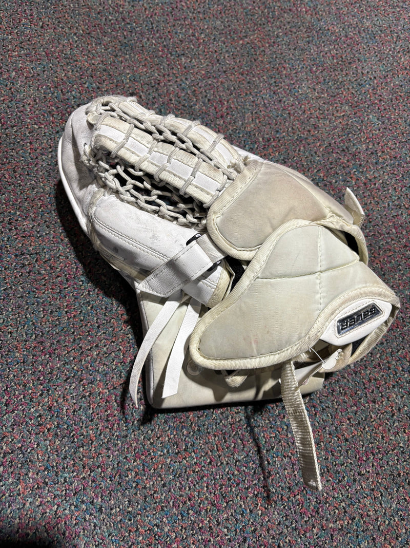Load image into Gallery viewer, Used Bauer GSX Full Right Junior Goalie Glove
