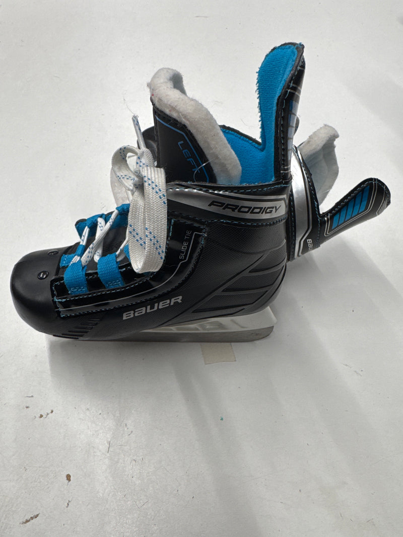 Load image into Gallery viewer, Used Bauer Prodigy Size 8 Youth Ice Hockey Skates
