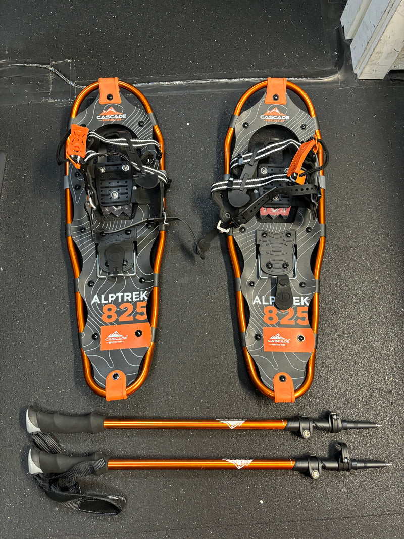 Load image into Gallery viewer, Used Cascade Mountain Tech Alptrek 825 Medium Snow Shoe Set
