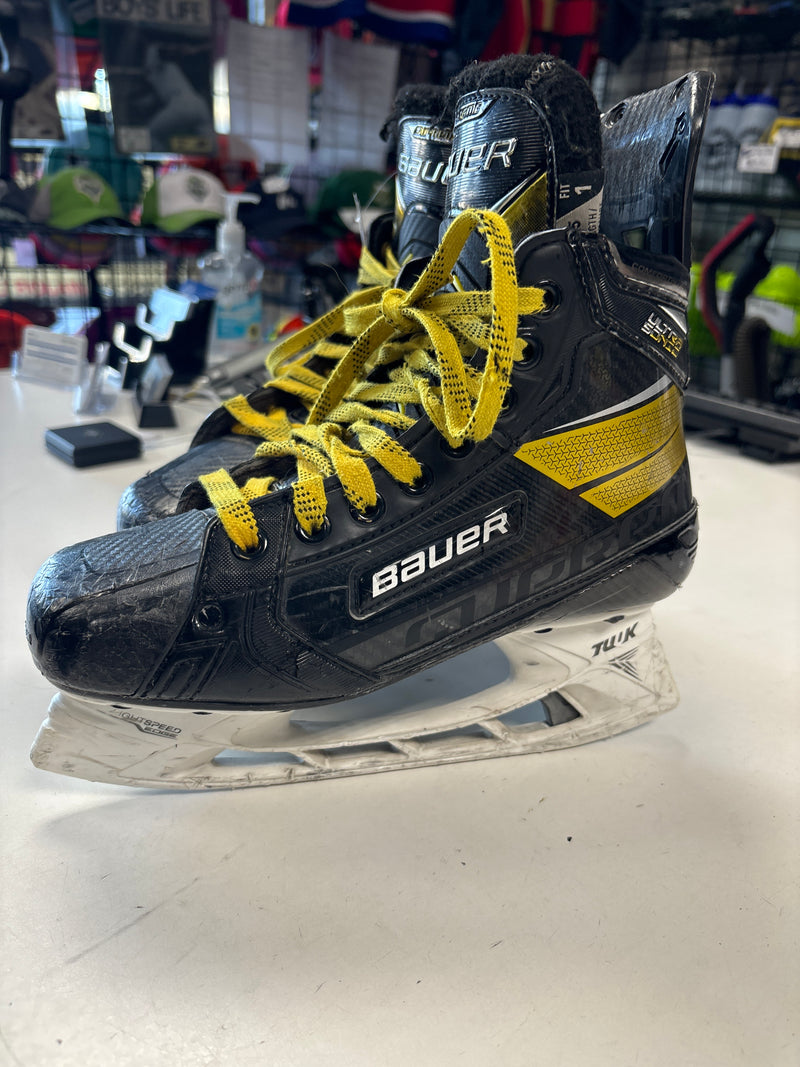 Load image into Gallery viewer, Used Bauer Supreme UltraSonic Size 4.5 Fit 1 Intermediate Hockey Skates
