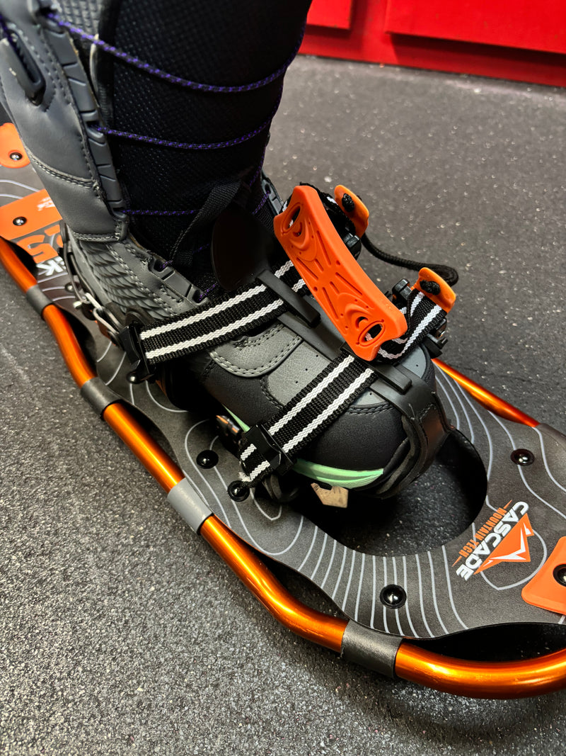 Load image into Gallery viewer, Used Cascade Mountain Tech Alptrek 825 Medium Snow Shoe Set
