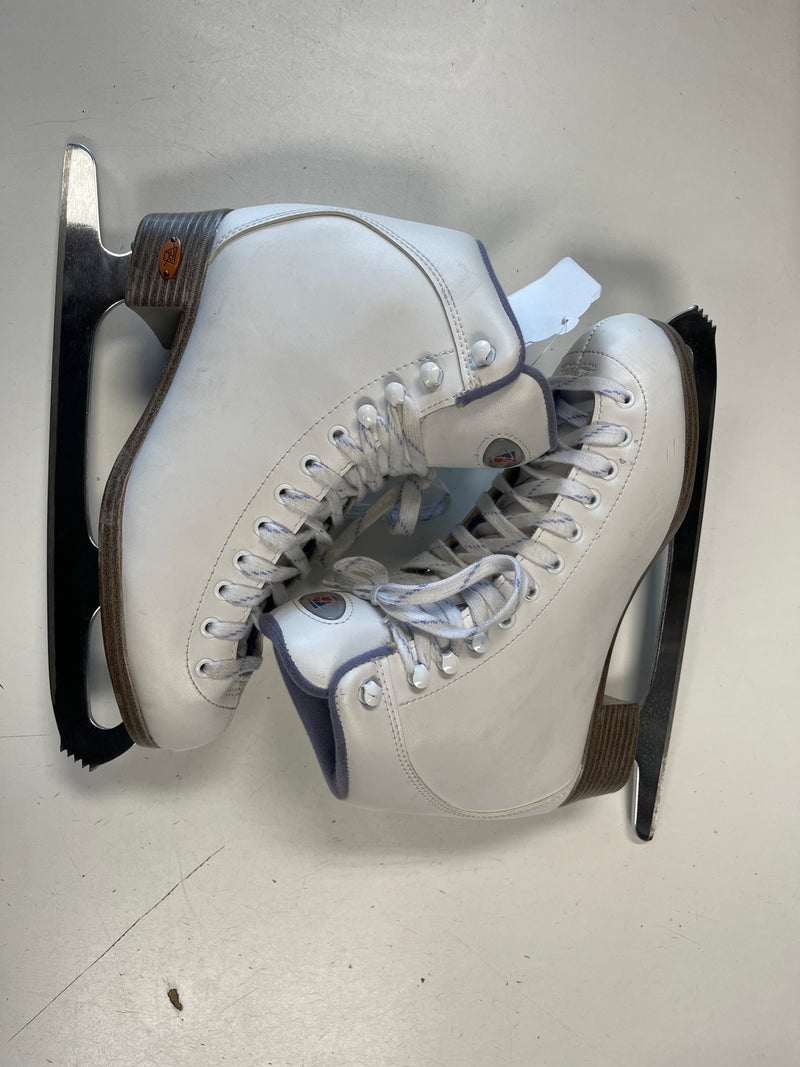 Load image into Gallery viewer, Used Riedell Size 5 Figure Skates
