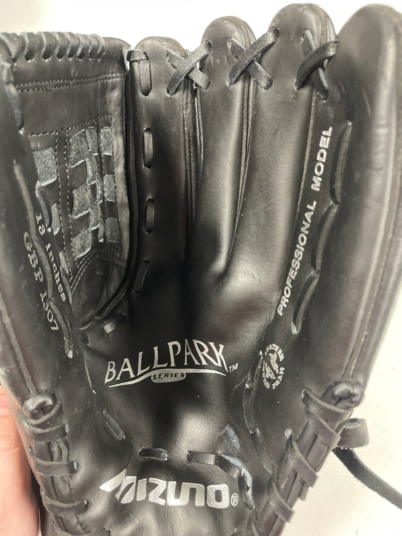 Load image into Gallery viewer, Used Mizuno Ballpark Series 13&quot; RHT Baseball Glove
