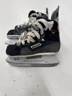 Used Bauer Supreme 3000 Youth Size 13 Hockey Skates