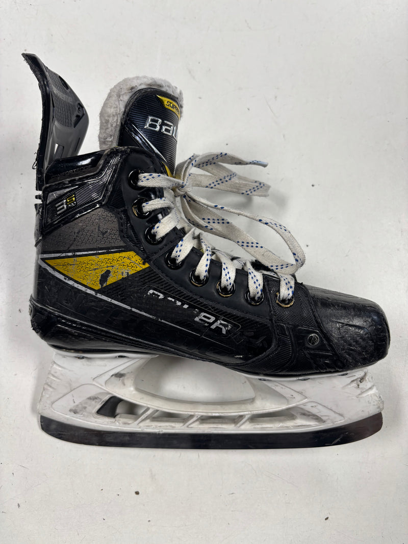 Load image into Gallery viewer, Used Bauer Supreme 3S Pro Size 2.5EE Ice Hockey Skates
