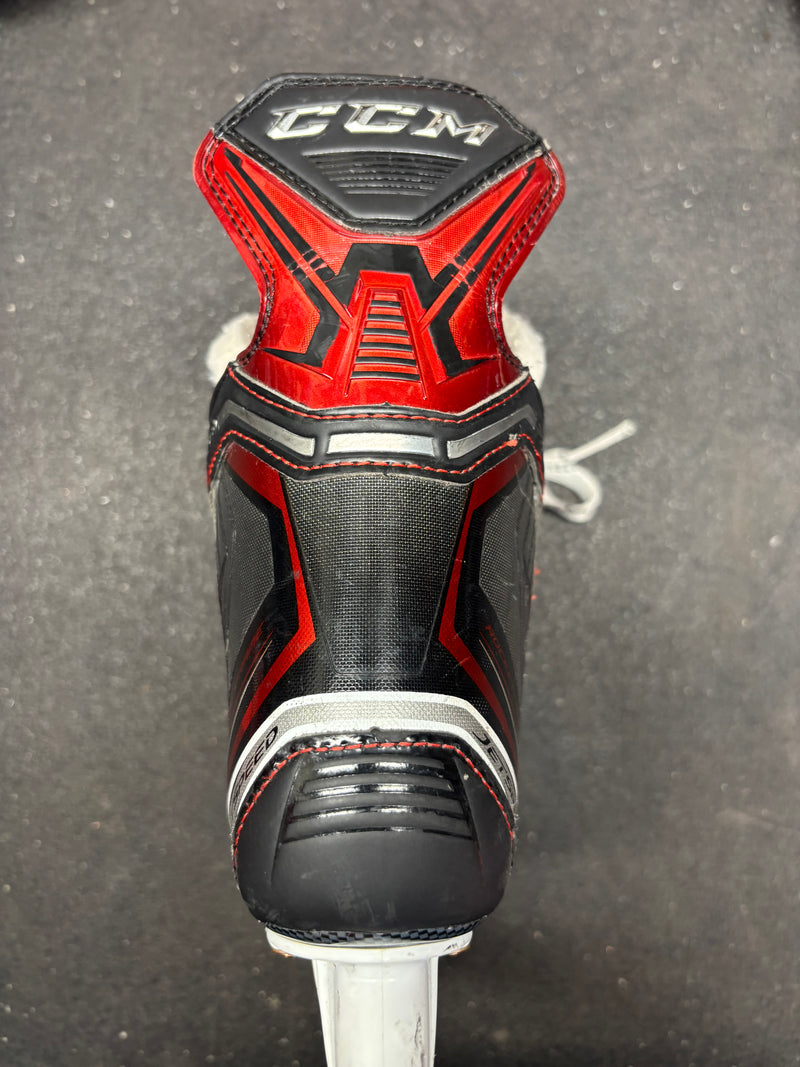 Load image into Gallery viewer, Used CCM Jetspeed FT380 Sr. 7.5D Hockey Skates

