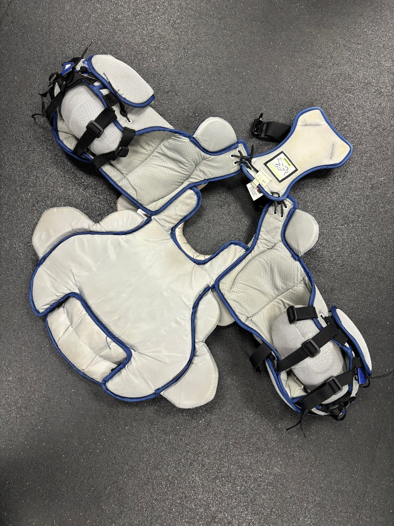 Load image into Gallery viewer, Used Vaughn Ventus SLR Jr. Goalie Chest Protector
