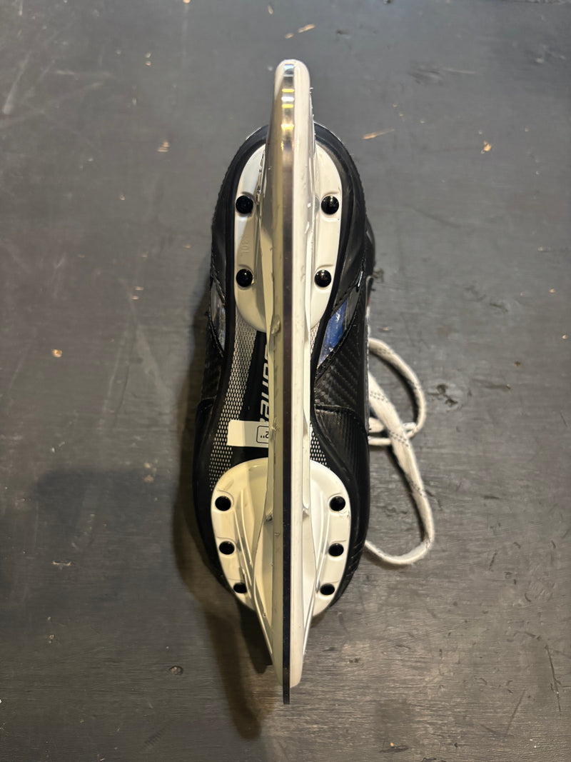 Load image into Gallery viewer, Slightly Used Bauer Vapor X3.5 Jr. 3 D Hockey Skates
