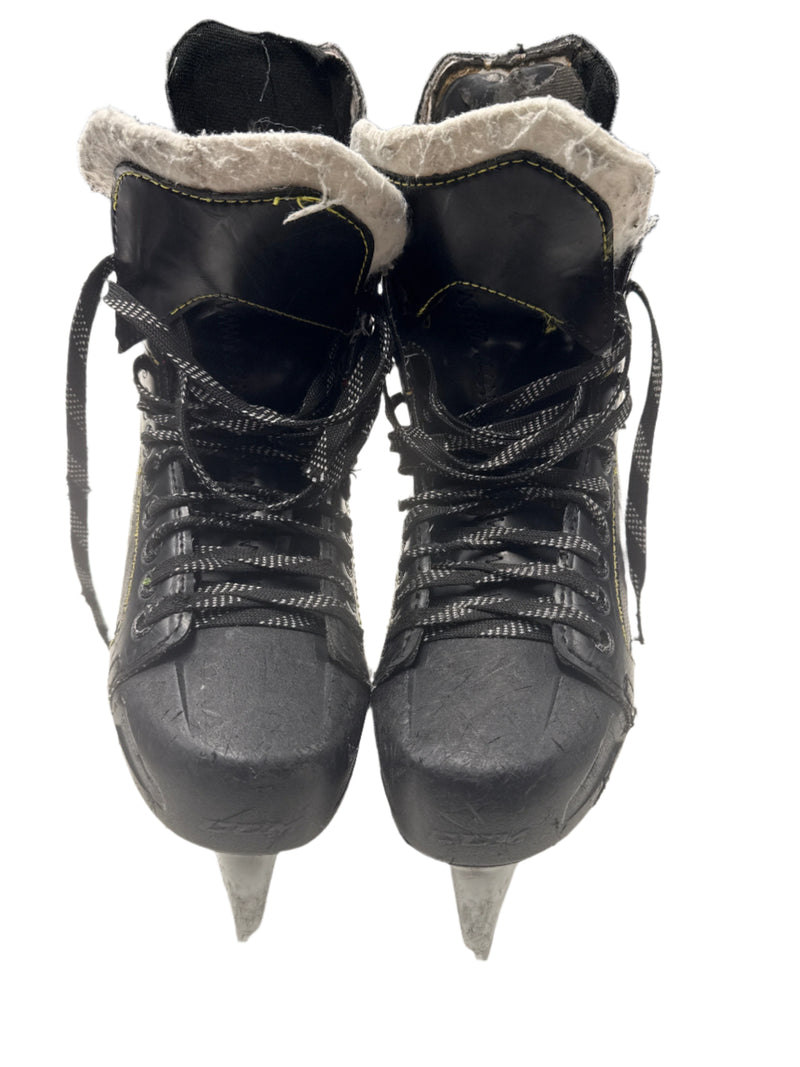 Load image into Gallery viewer, Used CCM Tacks 9040 Ice Hockey Skates, Size 4
