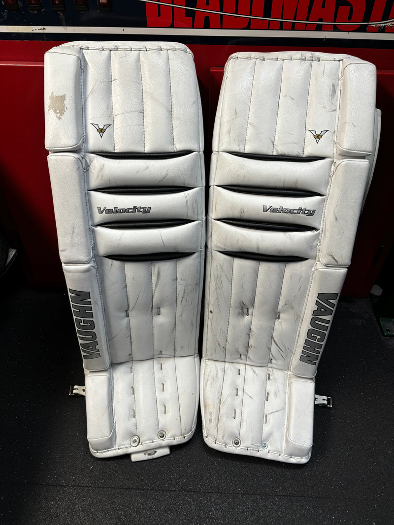 Load image into Gallery viewer, Used Vaughn Velocity V5 30+1&quot; Goalie Leg Pads
