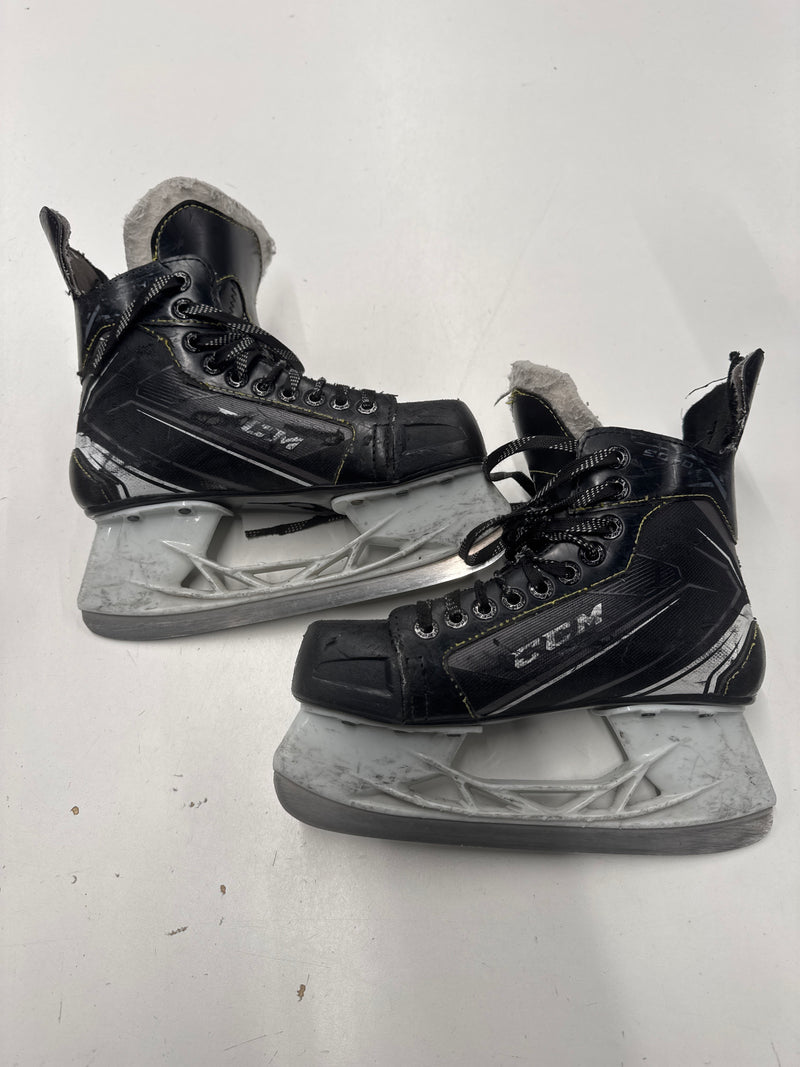 Load image into Gallery viewer, Used CCM Tacks 9040 Ice Hockey Skates, Size 4
