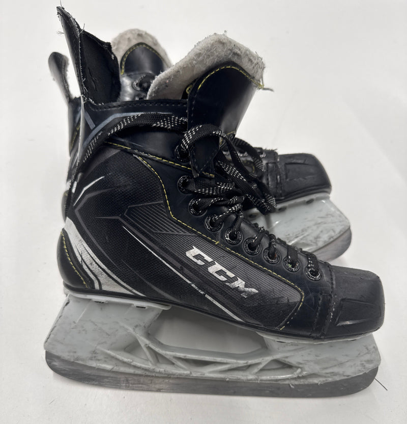 Load image into Gallery viewer, Used CCM Tacks 9040 Ice Hockey Skates, Size 4
