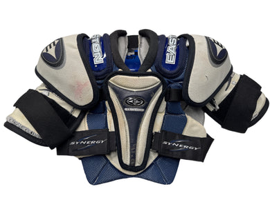 Used Easton Synergy 700 Hockey shoulder pads Jr. Small