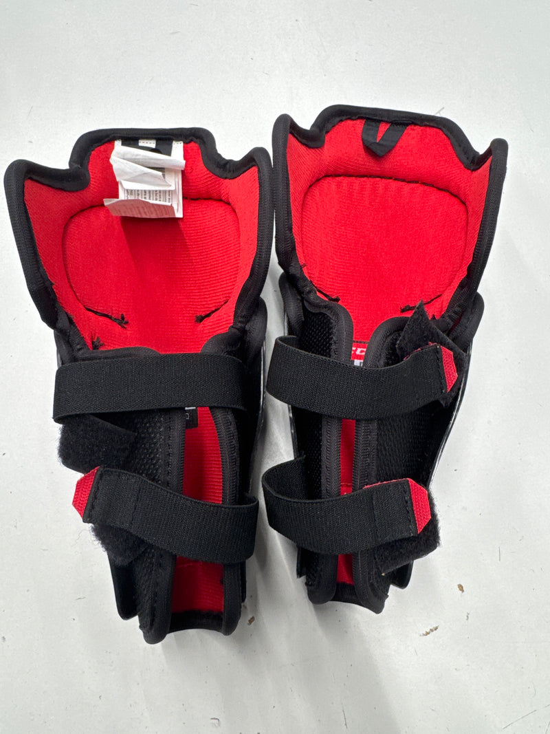 Load image into Gallery viewer, Used CCM Jetspeed 455 Yth. Hockey Shin Guards
