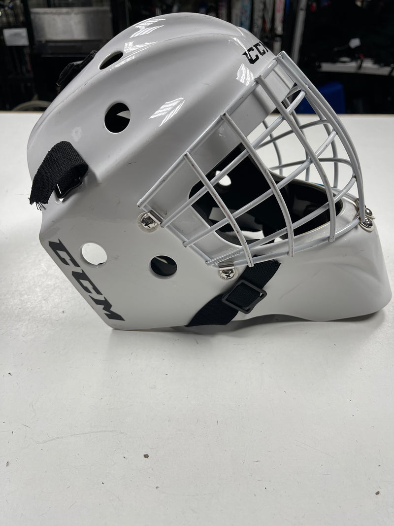 Load image into Gallery viewer, Used CCM 7000 Jr. Goalie Helmet
