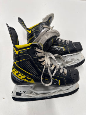 Used CCM Super Tacks Hockey Skates INT. 3.5