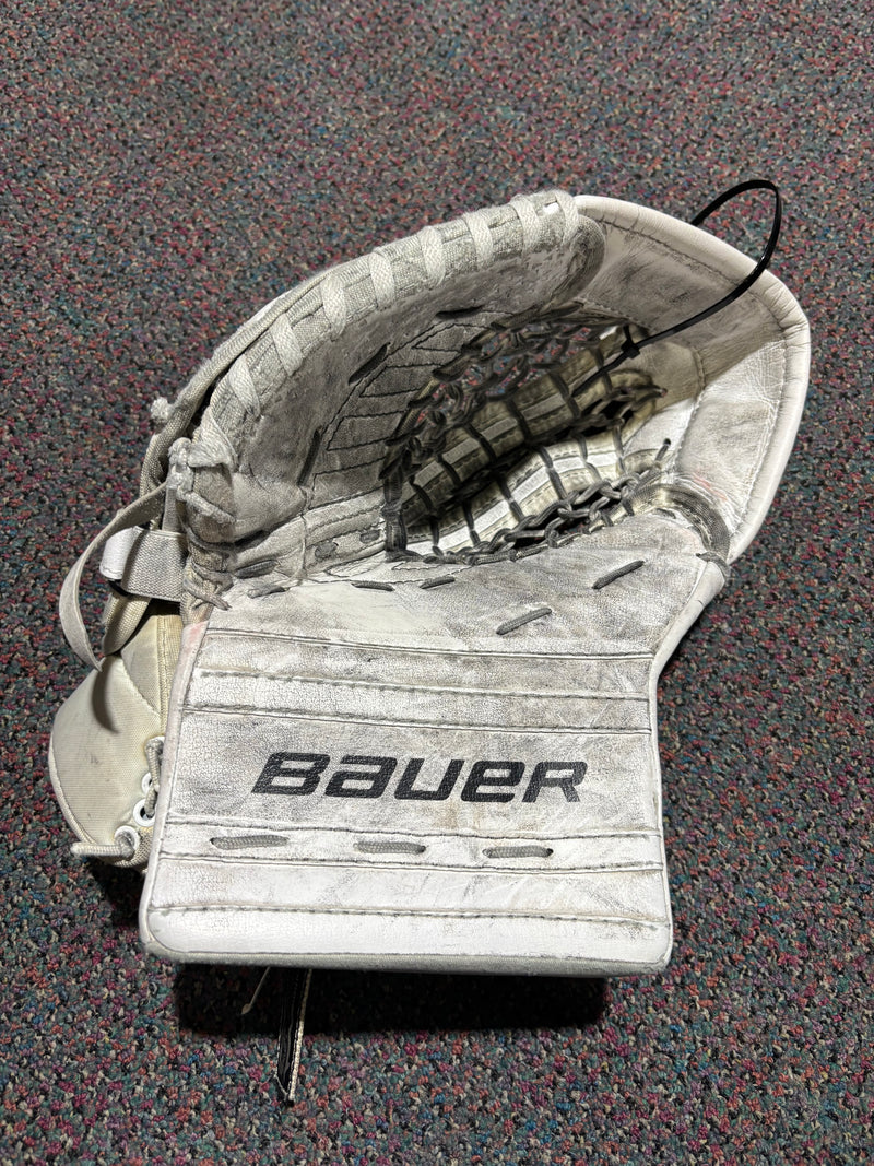 Load image into Gallery viewer, Used Bauer GSX Full Right Junior Goalie Glove
