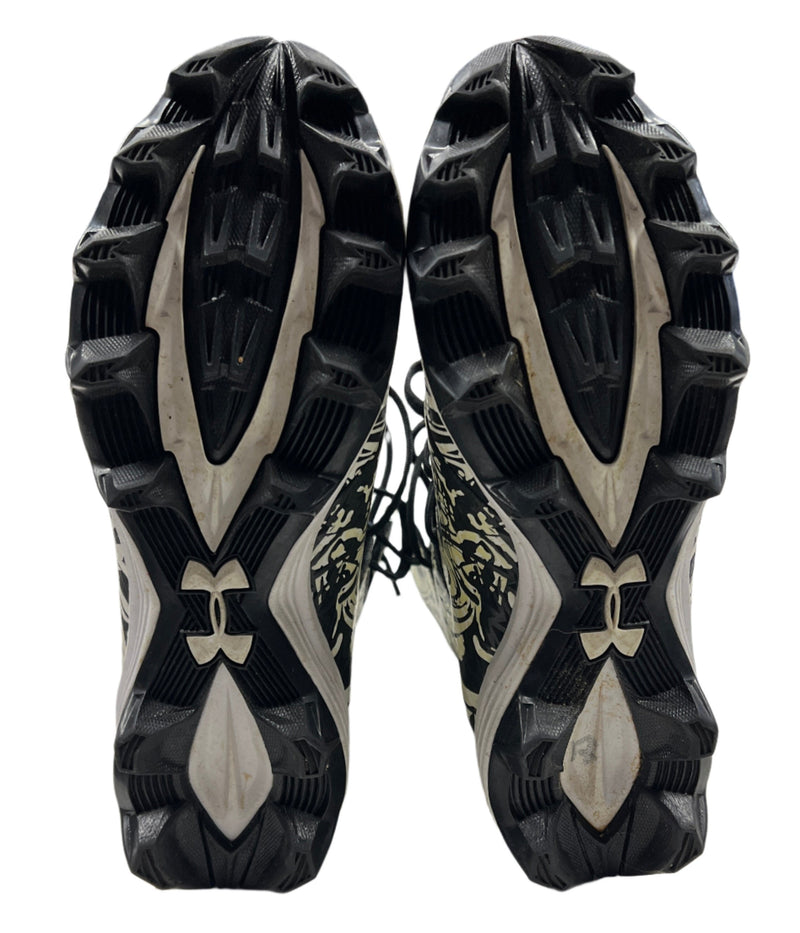 Load image into Gallery viewer, Used Under Armour Highlight Football Cleats Youth Size 4.5
