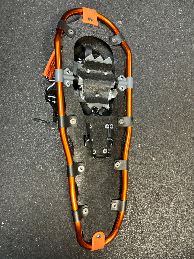 Load image into Gallery viewer, Used Cascade Mountain Tech Alptrek 825 Medium Snow Shoe Set
