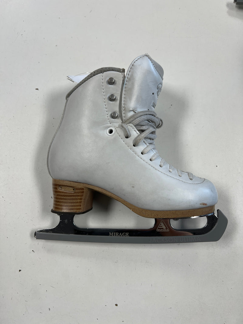 Load image into Gallery viewer, Used Jackson Elle 2131 Size 2 Figure Skates
