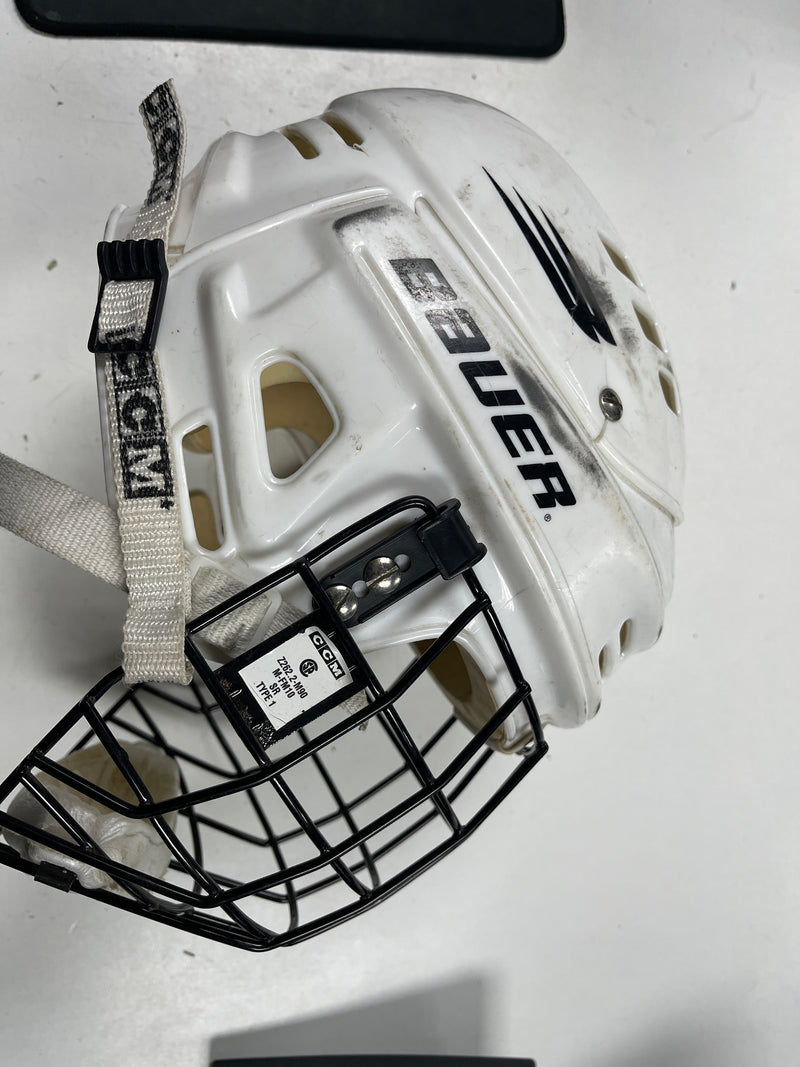 Load image into Gallery viewer, Used Bauer White youth Helment
