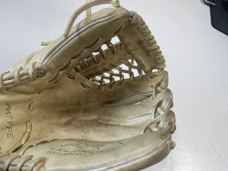 Load image into Gallery viewer, Used Marucci Ascension Series 11.75&quot; RHT Baseball Glove
