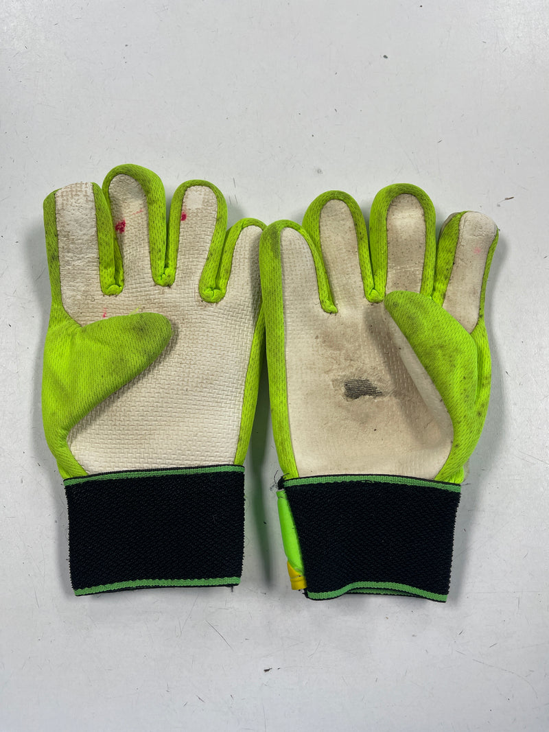 Load image into Gallery viewer, Used Jalunth Soccer Goalkeeper Gloves
