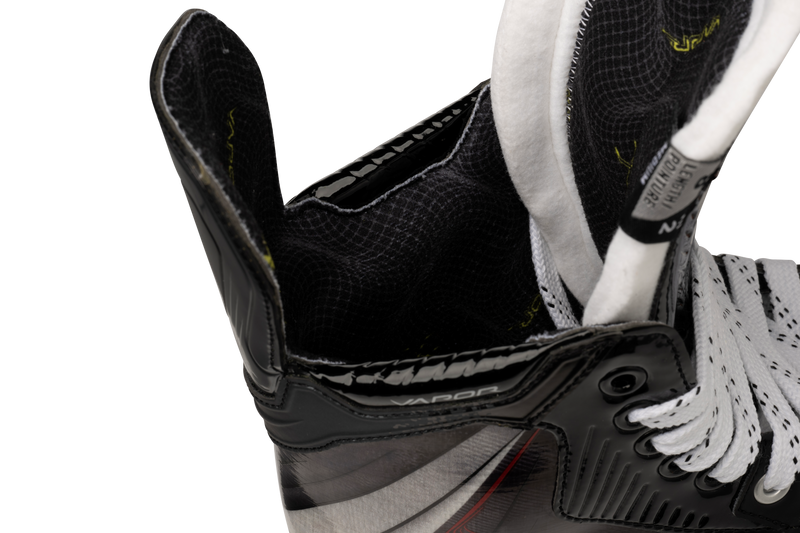 Load image into Gallery viewer, Bauer Fly40 Int. Hockey Skates

