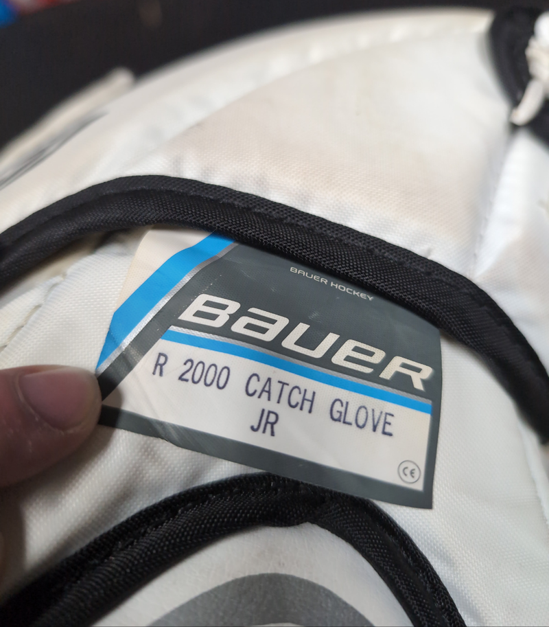 Load image into Gallery viewer, Used Bauer Reactor 2000 Junior Hockey Goalie Glove
