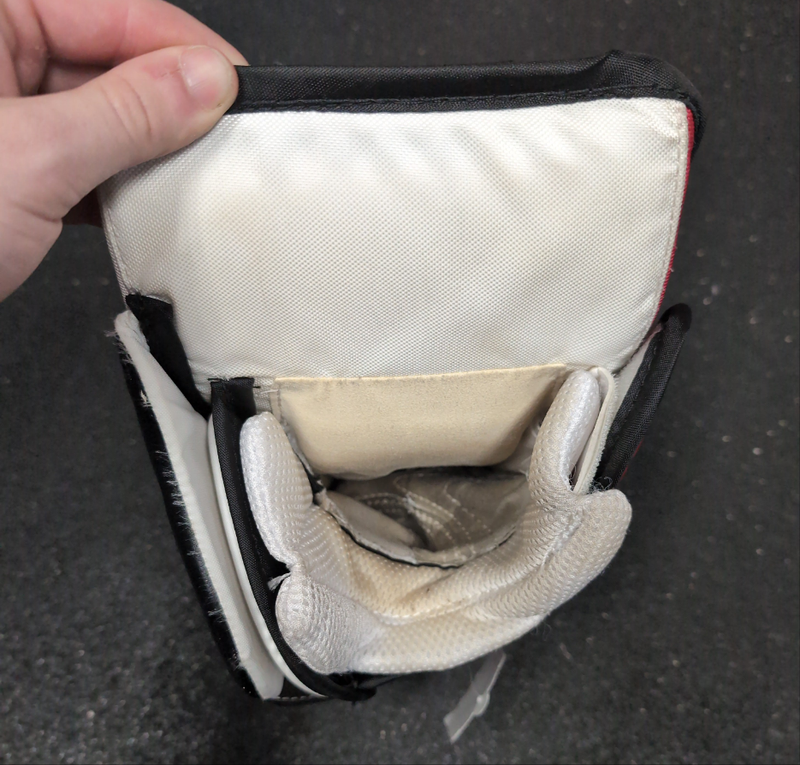 Load image into Gallery viewer, Used Bauer Reactor 2000 Junior Hockey Goalie Blocker
