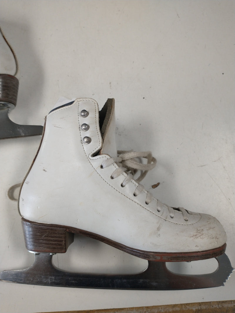 Load image into Gallery viewer, Used Riedell 33 Med Size 2.5 Figure Skates
