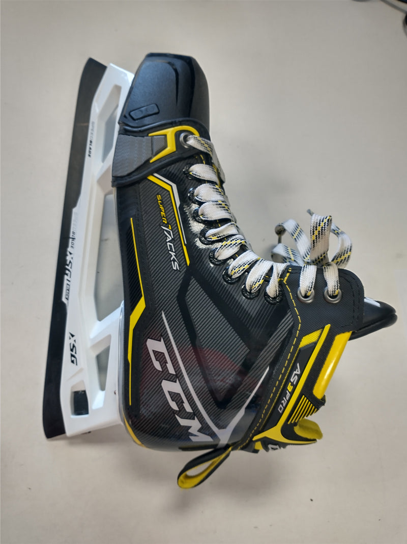 Load image into Gallery viewer, Slightly Used CCM Super Tacks AS3 Pro Sr. Size 10.5 D Goalie Skates
