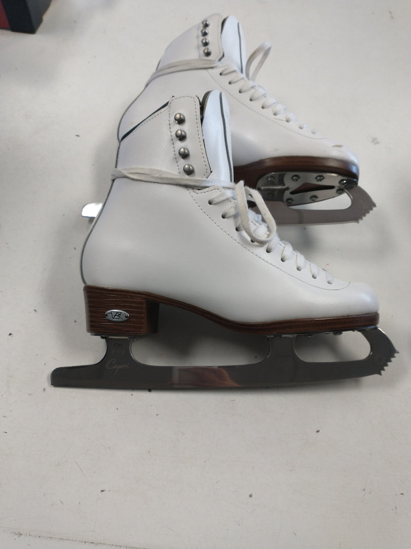 Load image into Gallery viewer, Barely Used Riedell Diamond Size 5 Figure Skates
