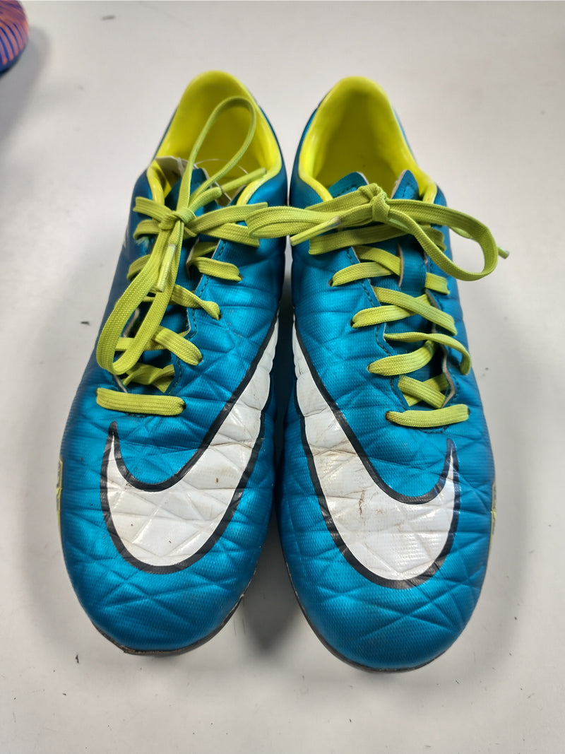 Load image into Gallery viewer, Used Nike Hypervenom Size 7 Soccer Cleats
